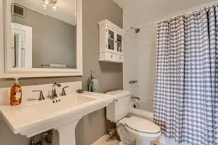 3930 N Pine Grove Ave, Chicago, IL 60613 - Photo 8