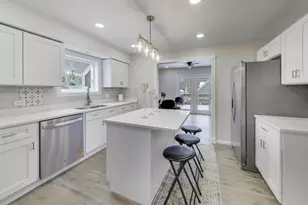 508 Beechwood Dr, Round Lake, IL 60073 - Photo 2