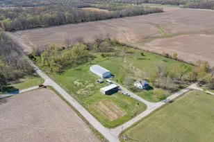 5568 Lois Ln, Salem, IL 62881 - Photo 34