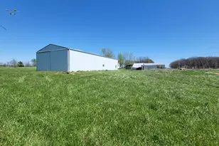 5568 Lois Ln, Salem, IL 62881 - Photo 26