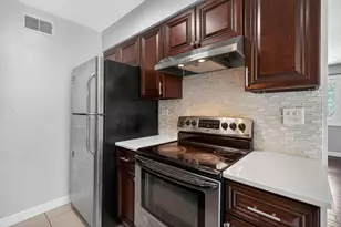 829 Dighton Ln, Schaumburg, IL 60173 - Photo 8