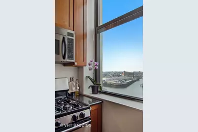 758 N Larrabee Street #712, Chicago, IL 60654 - Photo 8