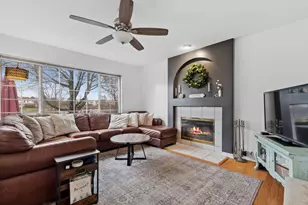 963 Tylerton Cir, Grayslake, IL 60030 - Photo 10