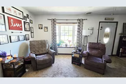 409 S Pleasant Avenue, Centralia, IL 62801 - Photo 8