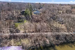 362 1/2 River Bluff Rd, Elgin, IL 60120 - Photo 4