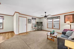 173 Northshore Rd, Elgin, IL 60123 - Photo 8