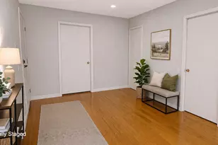 221 E Walton Pl, Chicago, IL 60611 - Photo 2