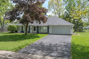 40 Cayman Dr, Montgomery, IL 60538 - Photo 1