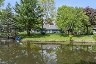 40 Cayman Dr, Montgomery, IL 60538 - Photo 2