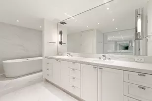 180 E Pearson St, Chicago, IL 60611 - Photo 14