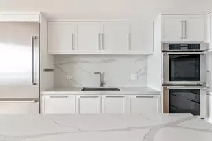 180 E Pearson St, Chicago, IL 60611 - Photo 8