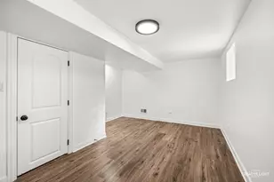 7724 S Chappel Ave, Chicago, IL 60649 - Photo 12