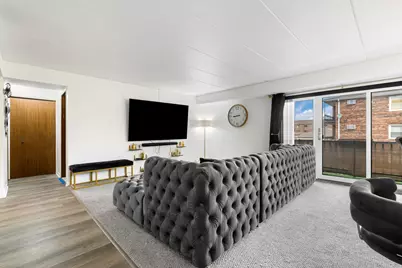 9051 S Roberts Road #211, Hickory Hills, IL 60457 - Photo 4