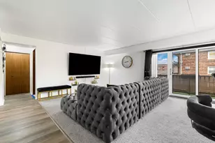 9051 S Roberts Rd, Hickory Hills, IL 60457 - Photo 4