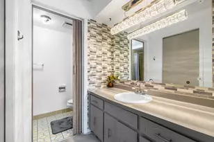 9051 S Roberts Rd, Hickory Hills, IL 60457 - Photo 16