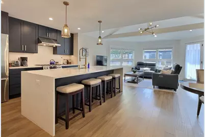 5245 W Ardmore Avenue #COACH-HOUSE, Chicago, IL 60646 - Photo 8