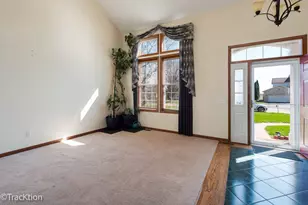 323 Mallard Ln, Sugar Grove, IL 60554 - Photo 4