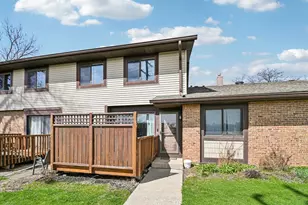 8338 Portsmouth Dr, Darien, IL 60561 - Photo 1