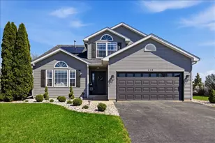 910 Shorewood Dr, Shorewood, IL 60404 - Photo 1