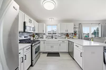 910 Shorewood Drive, Shorewood, IL 60404 - Photo 8