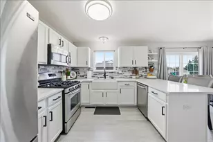 910 Shorewood Dr, Shorewood, IL 60404 - Photo 8