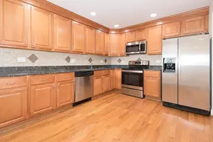 2206 S Goebbert Rd, Arlington Heights, IL 60005 - Photo 6