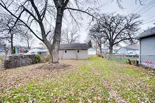 735 Sexton St, Aurora, IL 60505 - Photo 16