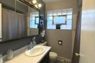 10955 S Mackinaw Ave, Chicago, IL 60617 - Photo 8