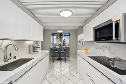 161 E Chicago Avenue #31E, Chicago, IL 60611 - Photo 8