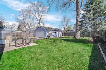 327 N Pershing Avenue, Mundelein, IL 60060 - Photo 20