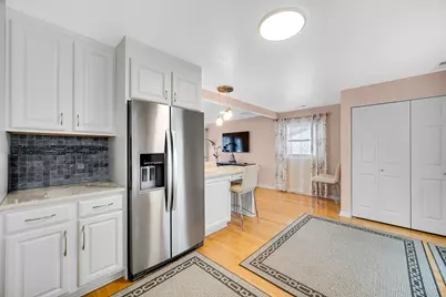 327 N Pershing Avenue, Mundelein, IL 60060 - Photo 10