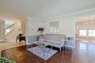 229 Tudor Ln, Schaumburg, IL 60193 - Photo 8