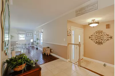 229 Tudor Lane, Schaumburg, IL 60193 - Photo 6