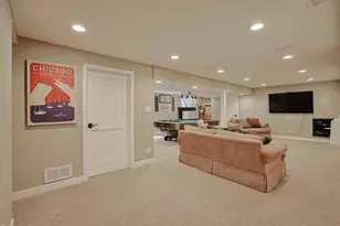 229 Tudor Ln, Schaumburg, IL 60193 - Photo 32