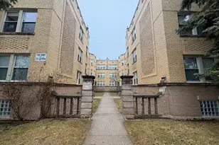 2216 W Thome Ave, Chicago, IL 60659 - Photo 1