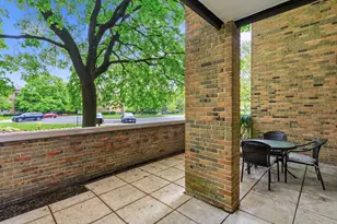 320 Claymoor Rd, Hinsdale, IL 60521 - Photo 4