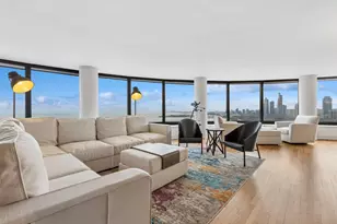 155 N Harbor Dr, Chicago, IL 60601 - Photo 2