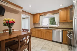 1716 Wildberry Dr, Glenview, IL 60025 - Photo 8