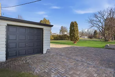 297 E Lakeview Avenue, Round Lake Beach, IL 60073 - Photo 48