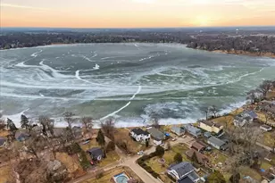 297 E Lakeview Ave, Round Lake Beach, IL 60073 - Photo 4