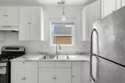 8841 S Muskegon Avenue, Chicago, IL 60617 - Photo 12