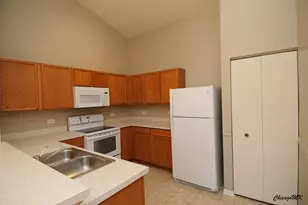 1917 Silverstone Dr, Carpentersville, IL 60110 - Photo 6