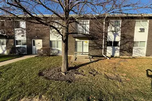8936 Northshore Dr, Des Plaines, IL 60016 - Photo 2
