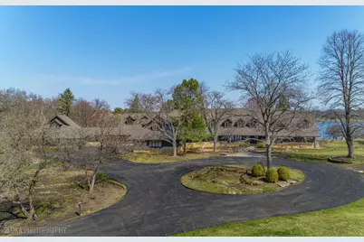 82 Hawley Woods Road, Barrington Hills, IL 60010 - Photo 2