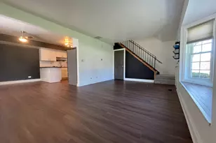 211 E Oneida Ave, Bartlett, IL 60103 - Photo 4