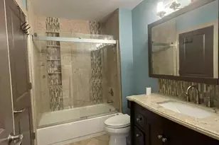 211 E Oneida Ave, Bartlett, IL 60103 - Photo 14