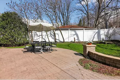 1614 Sawyer Avenue, Glen Ellyn, IL 60137 - Photo 30