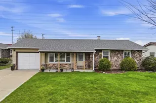 441 Walnut Ln, Elk Grove Village, IL 60007 - Photo 1