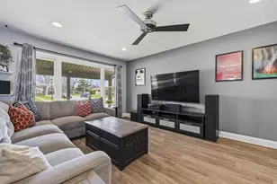 441 Walnut Ln, Elk Grove Village, IL 60007 - Photo 4