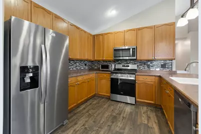 28621 Wagon Trail Road, Lakemoor, IL 60051 - Photo 8